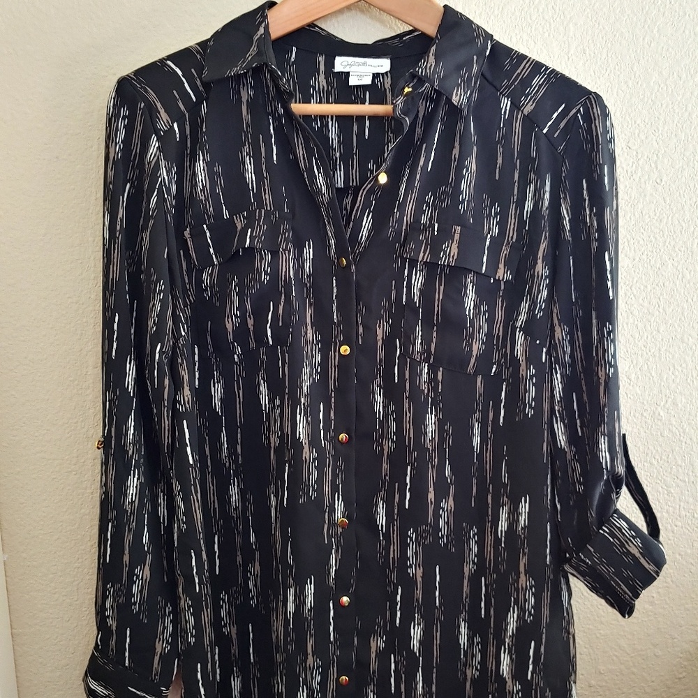 Jaclyn Smith long sleeve button down shirt